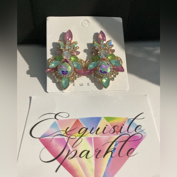 -🌸Iridescent Light Pastel Colored GoldTone Crystal Drop Post back Earrings - Picture 10 of 16